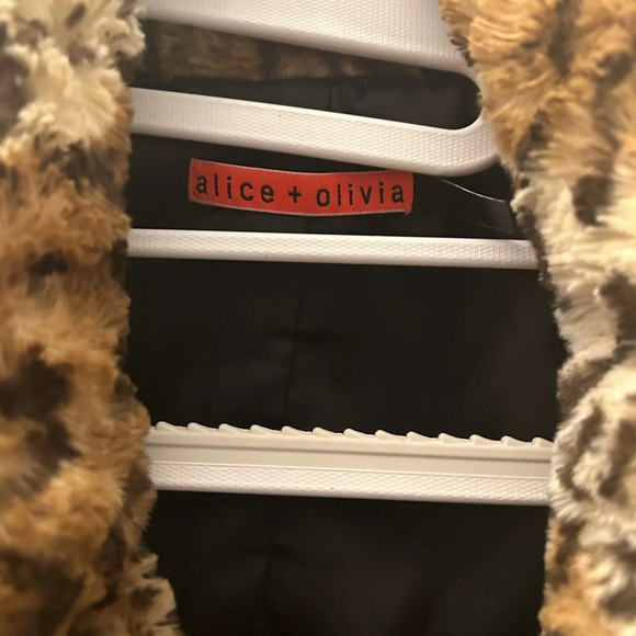 ! Alice + Olivia Faux Vegan Fur Leopard Cheetah Animal Print Sleeveless Ve… - Picture 5 of 7